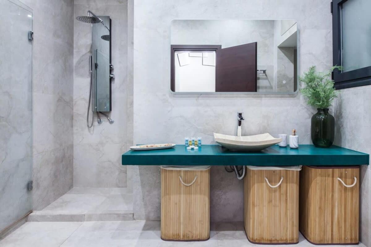 Beautiful Elegant Apartment Next To Monastiraki Athen Eksteriør bilde