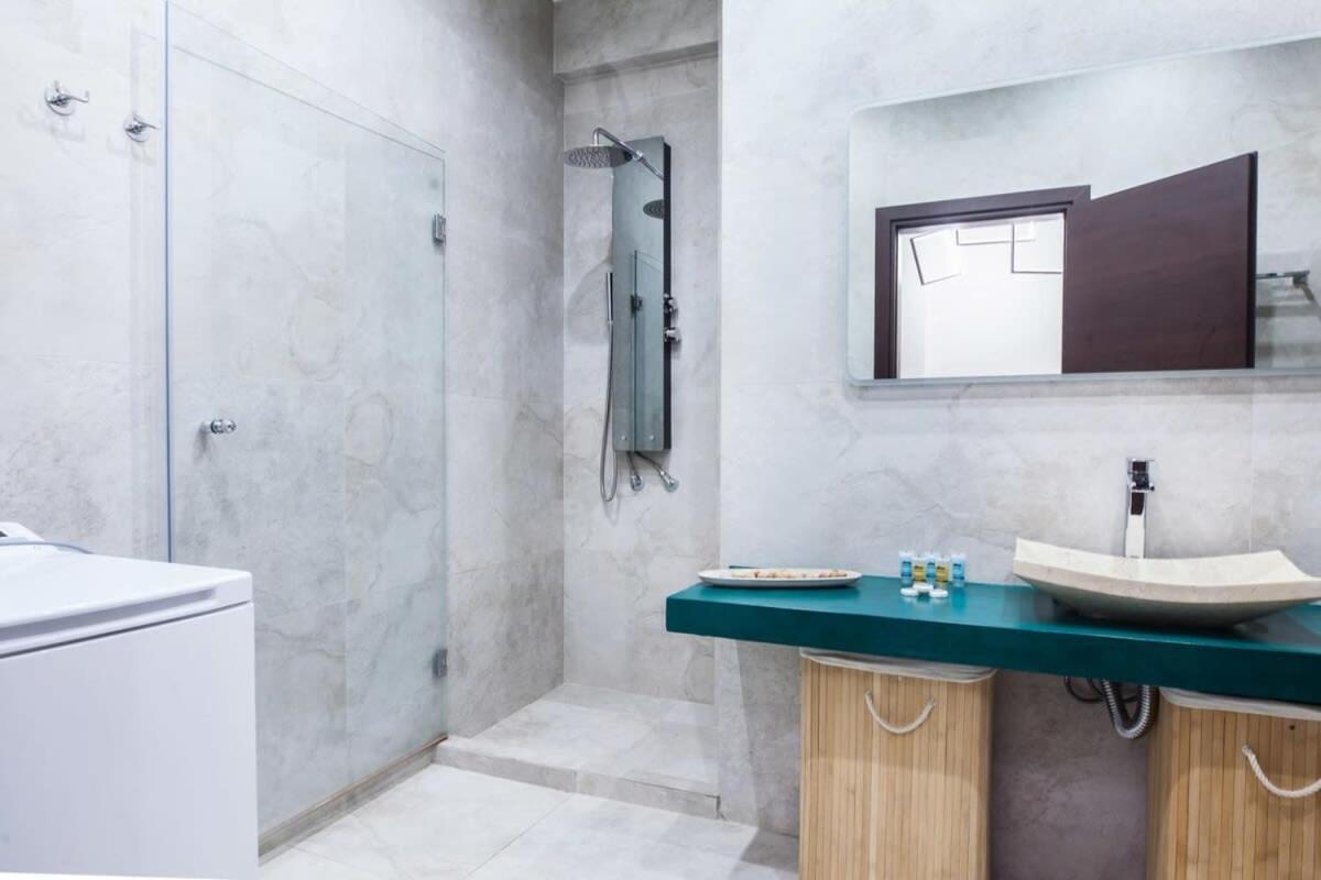 Beautiful Elegant Apartment Next To Monastiraki Athen Eksteriør bilde